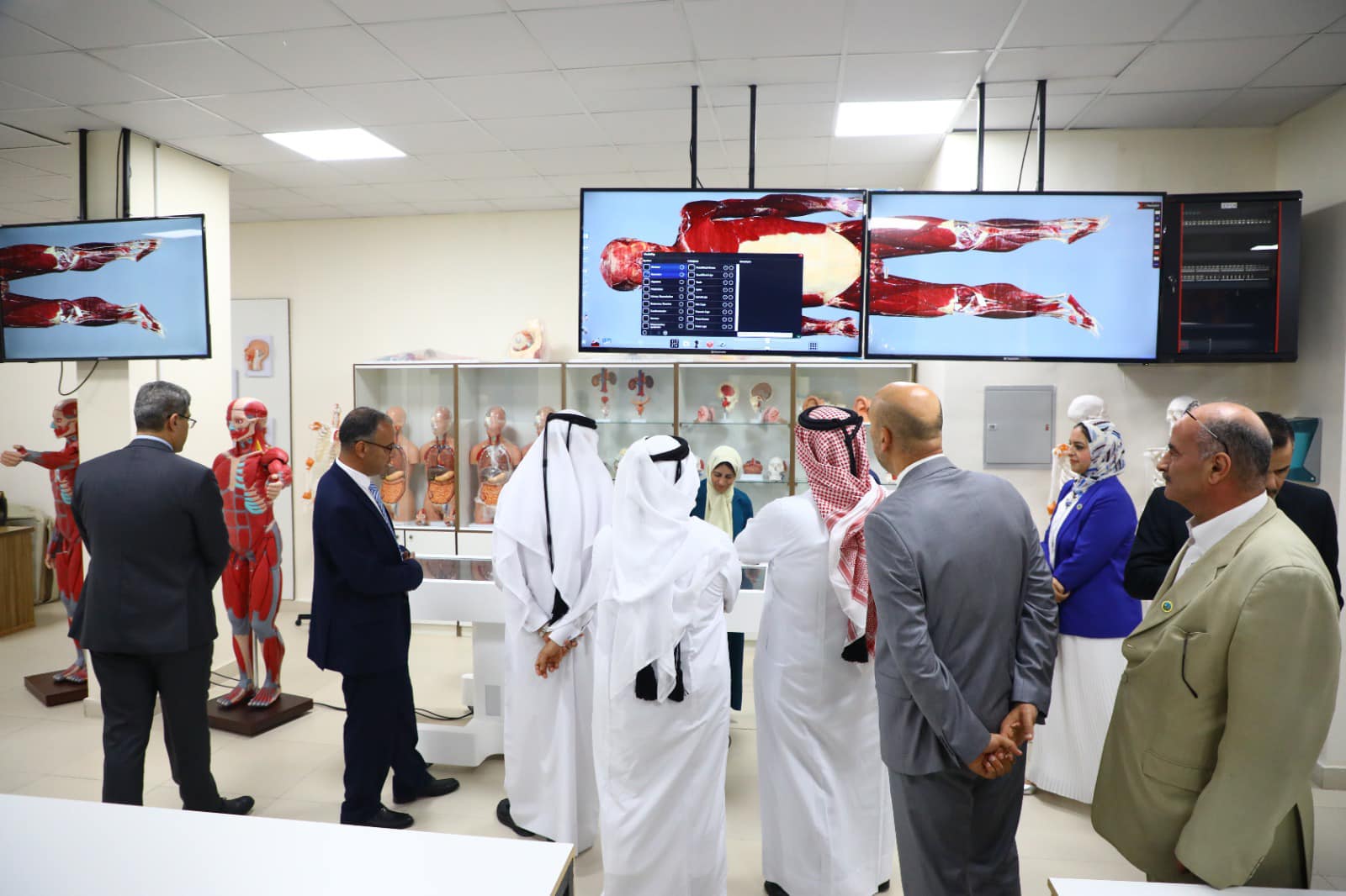 وفد من وزارة التربية والتعليم والتعليم العالي القطرية يزور جامعة الزرقاء وزيارة كلية طب الأسنان 