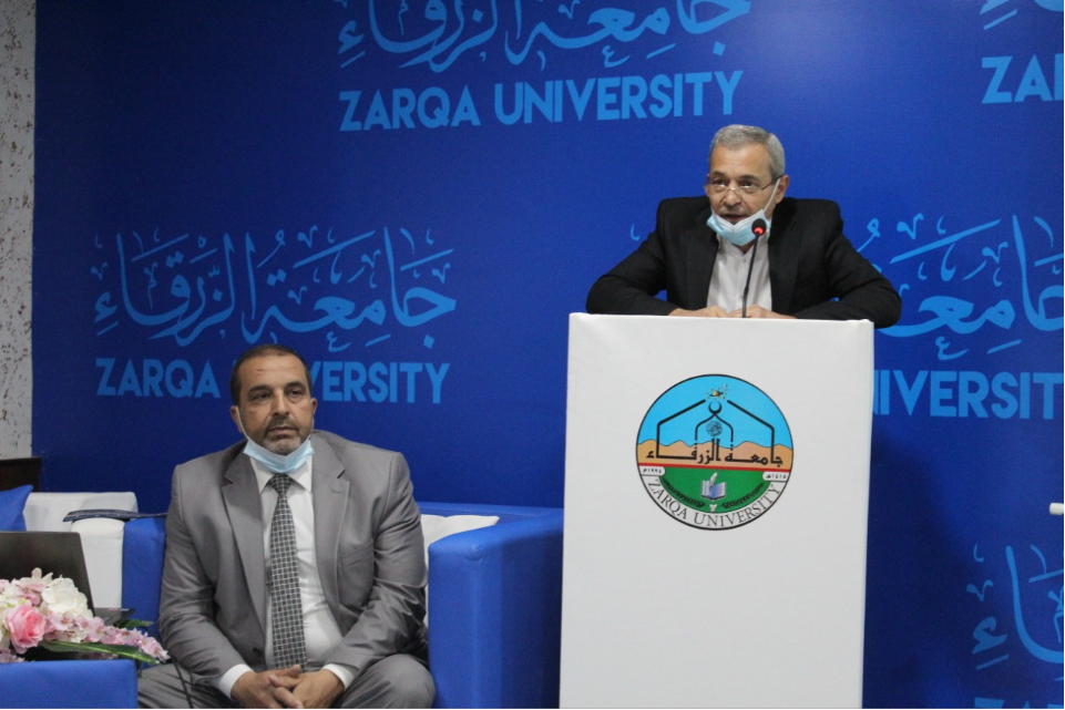 عميد كلية تكنولوجيا المعلومات يلتقي أعضاء الهئتين التدريسية والإدارية في الكلية