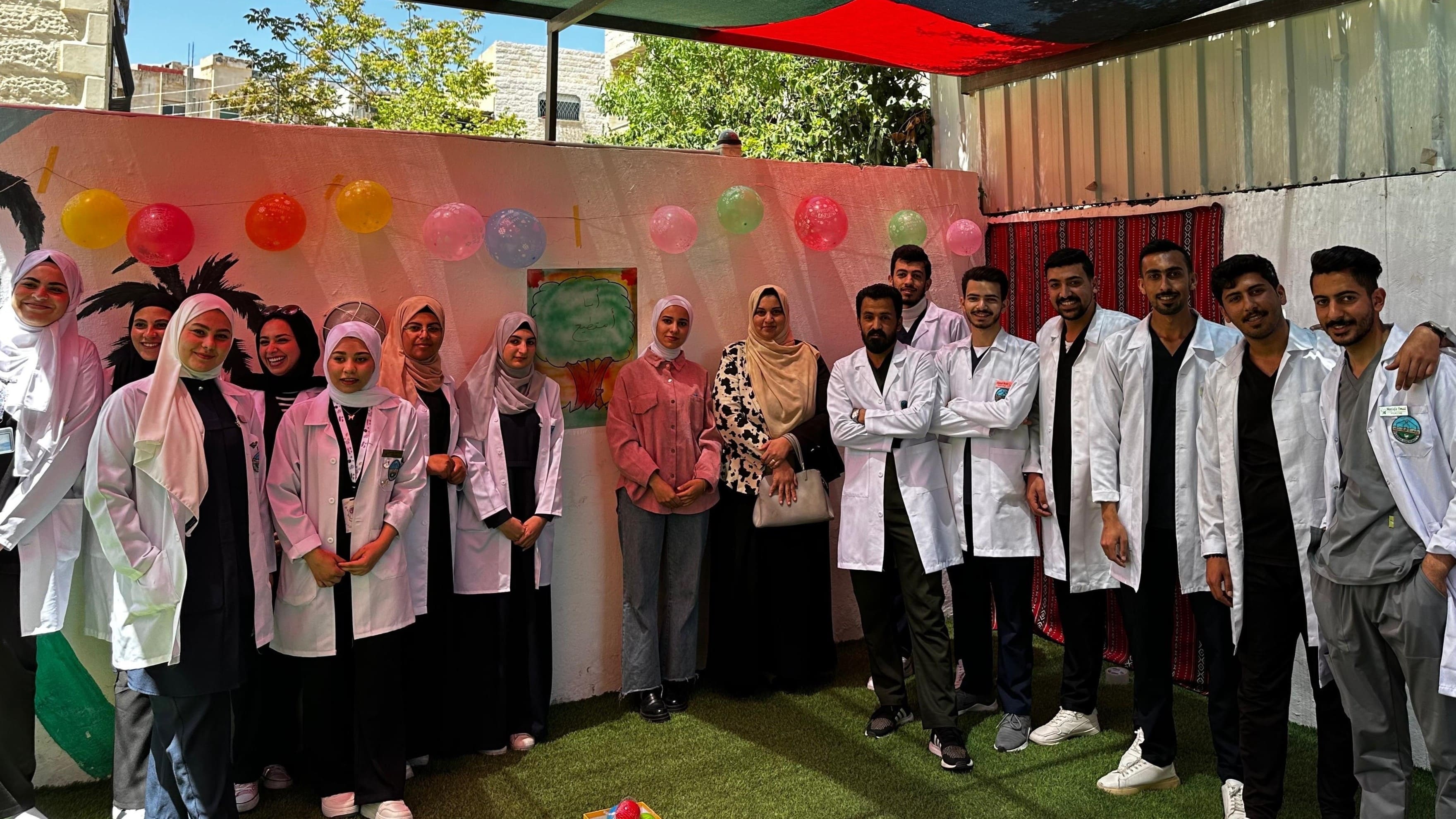 طلبة التمريض بجامعة الزرقاء ينفذون سلسلة مبادرات توعوية لخدمة المجتمع