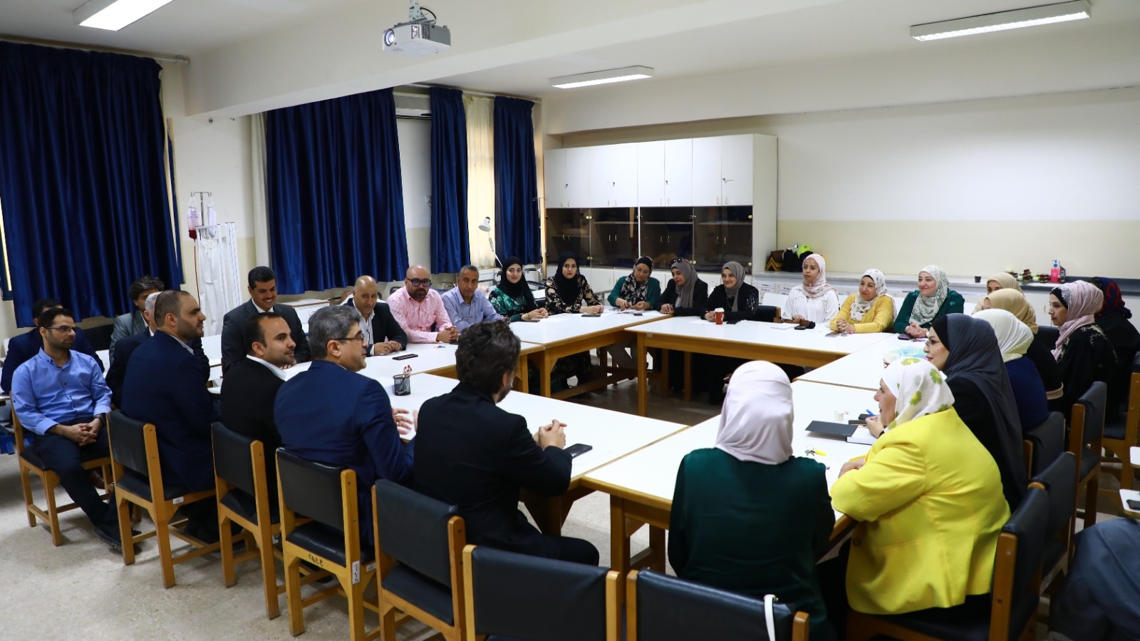 كلية التمريض تنظم ورشة عمل لأعضاء الهيئة التدريسية الجدد