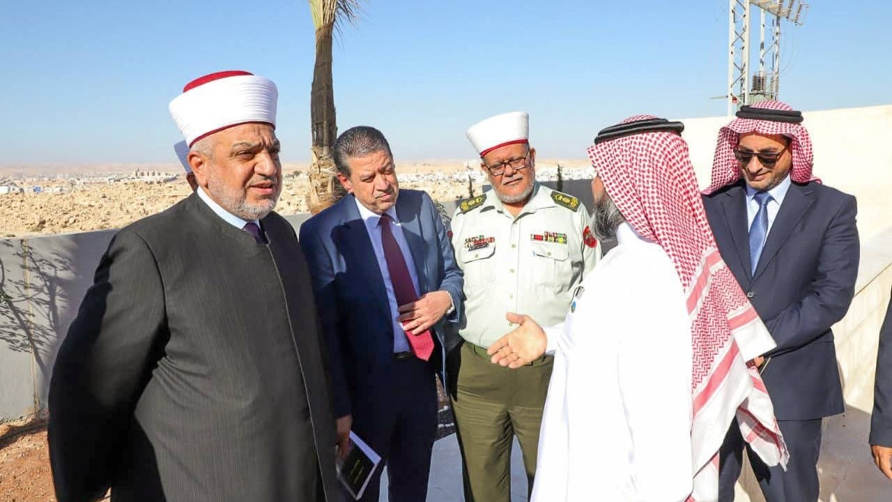 جامعة الزرقاء تشارك في افتتاح مسجد "الفتح"