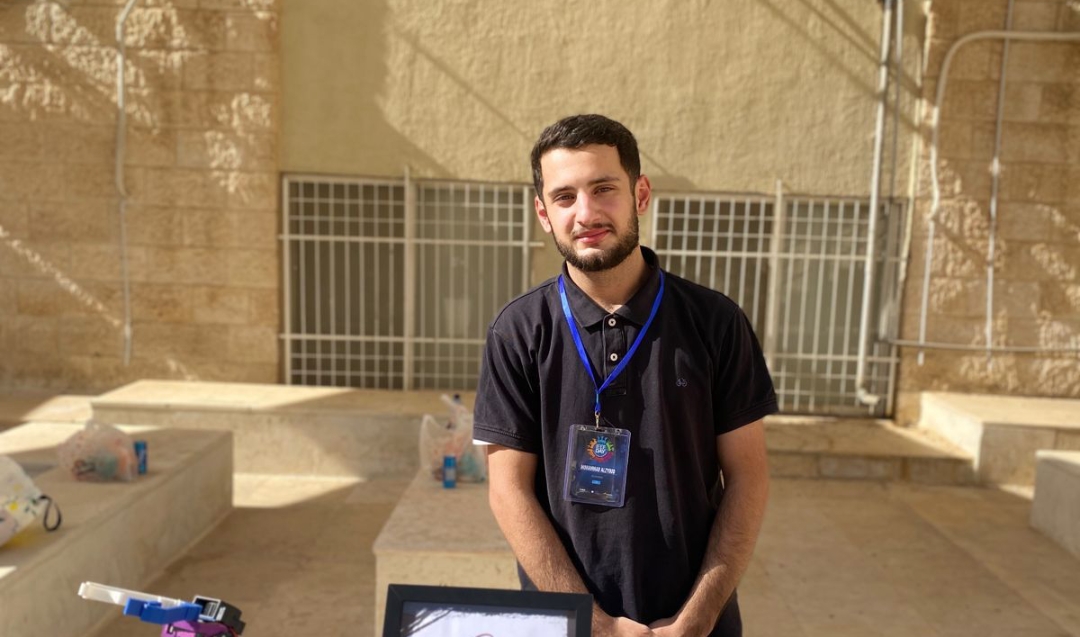 جامعة الزرقاء تحصد جائزة "أفضل سفير" في مسابقة Beyond Limits Hackathon
