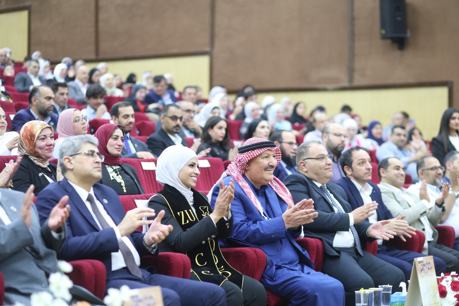 كلية طب الأسنان في جامعة الزرقاء تنظم حفل ارتداء المعطف الأبيض لطلبة السنة الرابعة 