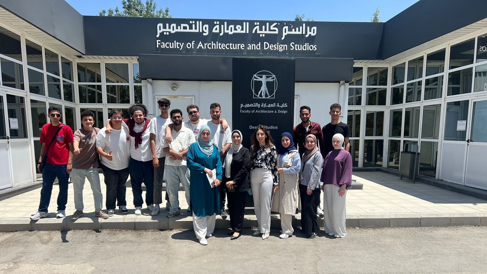جامعة الزرقاء تشارك في تحكيم مشاريع هندسة العمارة بجامعة الشرق الأوسط