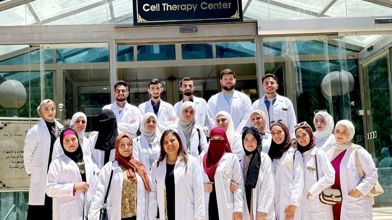 "صيدلة الزرقاء" تنظم زيارة علمية إلى مركز العلاج بالخلايا في الجامعة الأردنية